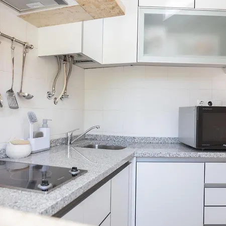 Fancy 2bdr Duplex With Patio By Lovelystay * Lisbona