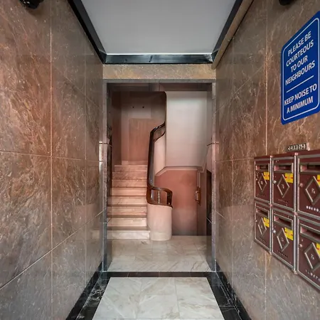 Fancy 2bdr Duplex With Patio By Lovelystay Lisboa