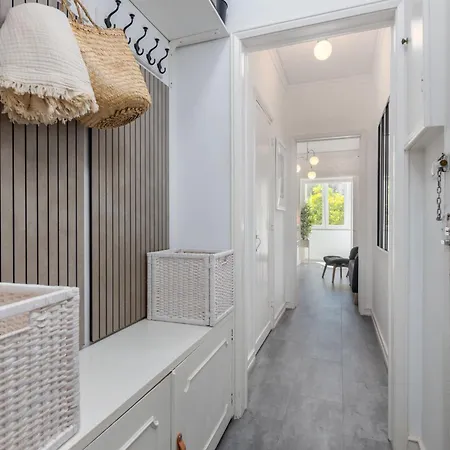 Fancy 2bdr Duplex With Patio By Lovelystay ליסבון
