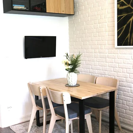 Fancy 2bdr Duplex With Patio By Lovelystay *