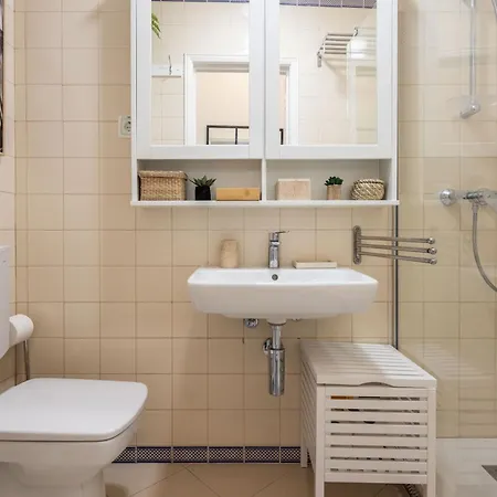 Fancy 2bdr Duplex With Patio By Lovelystay *