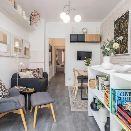 Fancy 2bdr Duplex With Patio By Lovelystay Daire
