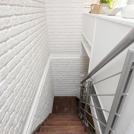 Daire Fancy 2bdr Duplex With Patio By Lovelystay Lisboa